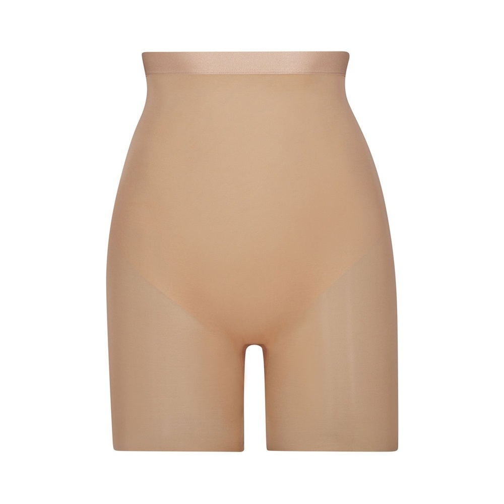 Barely there low back short | clay